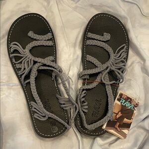 Plaka Women's Braided Gray Sandals